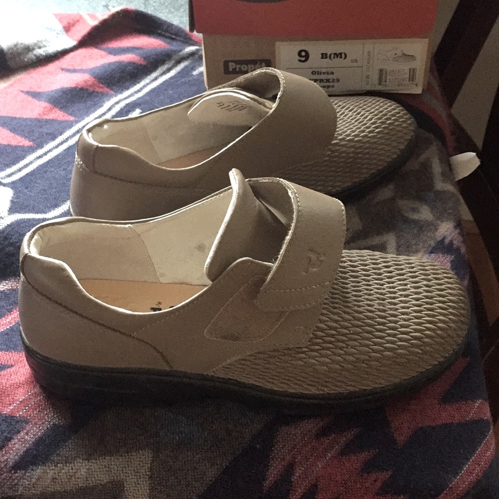 Propet Olivia Taupe Comfort Sz 9 B